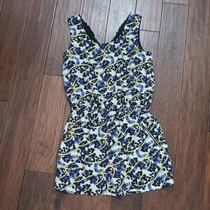 Mark. Sleeveless Romper with Abstract Pattern size Medium
